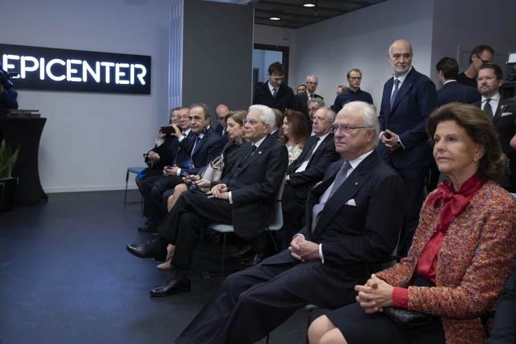 Il Presidente della Repubblica Sergio Mattarella con la Sig.ra Laura, e le Loro Maestà, il Re Carlo XVI Gustavo e la Regina Silvia, visitano l’Epicenter 