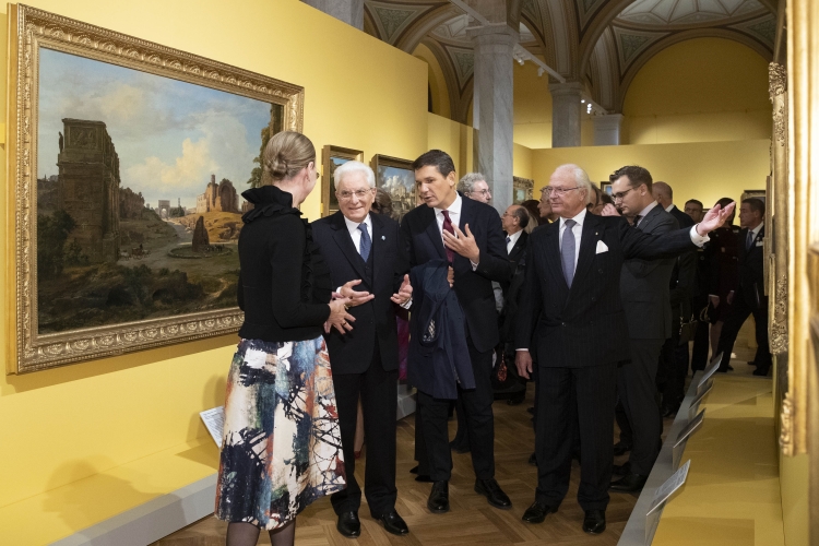 Il Presidente della Repubblica Sergio Mattarella con la Sig.ra Laura e le Loro Maestà, il Re Carlo XVI Gustavo e la Regina Silvia visitano il Museo Nazionale.   

