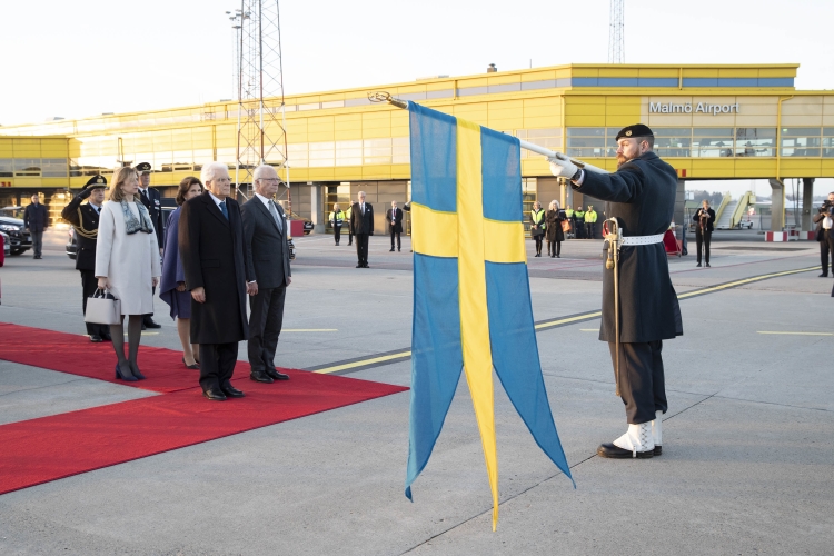 Il Presidente Sergio Mattarella e le Loro Maestà al termine della Visita di Stato