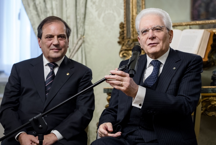 Il Presidente Sergio Mattarella nel corso dell'incontro con Filippo Anelli, Presidente della FNOMCeO - Federazione Nazionale degli Ordini dei Medici Chirughi e degli Odontoiatri, unitamente a una delegazione, in occasione del 40° anniversario dell’istituzione del Servizio Sanitario Nazionale 
