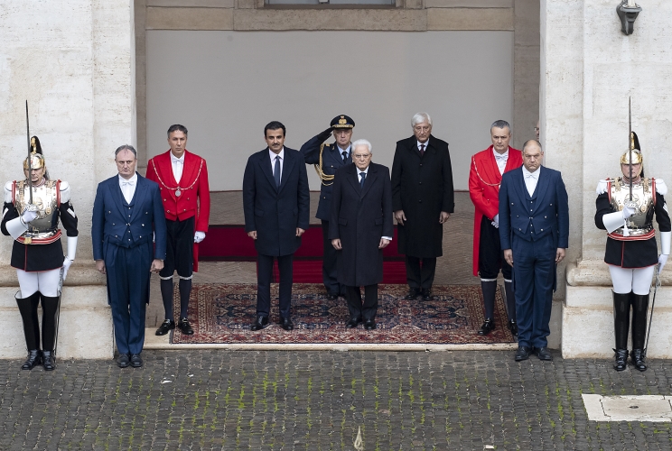 Il Presidente Sergio Mattarella con l'Emiro dello Stato del Qatar, lo Sceicco Tamin Bin Hamad Al Thani,durante gli onori militari,in occasione della visita di Stato.