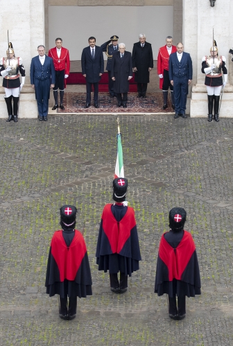 Il Presidente Sergio Mattarella con l'Emiro dello Stato del Qatar, lo Sceicco Tamin Bin Hamad Al Thani,durante gli onori militari,in occasione della visita di Stato.