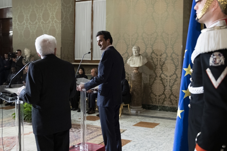 Il Presidente Sergio Mattarella con l'Emiro dello Stato del Qatar, lo Sceicco Tamin Bin Hamad Al Thani,durante le dichiarazioni alla stampa,in occasione della visita di Stato.

