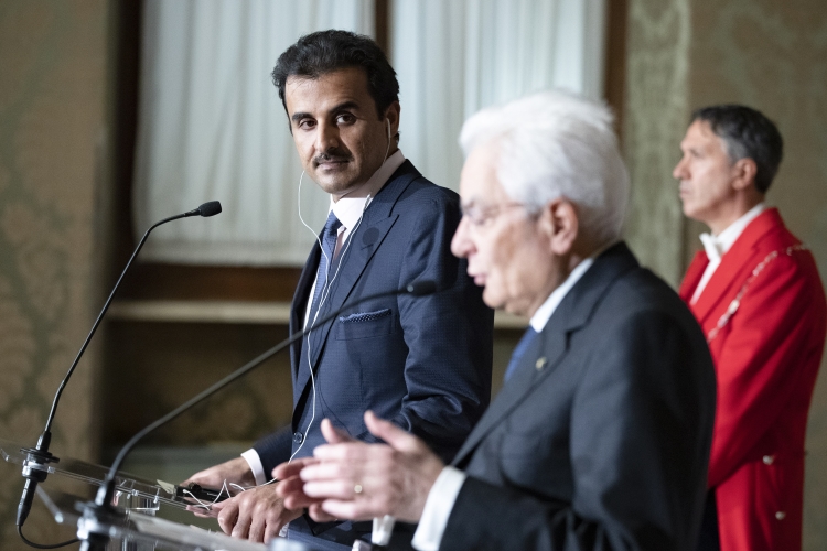 Il Presidente Sergio Mattarella con l'Emiro dello Stato del Qatar, lo Sceicco Tamin Bin Hamad Al Thani,durante le dichiarazioni alla stampa,in occasione della visita di Stato.
