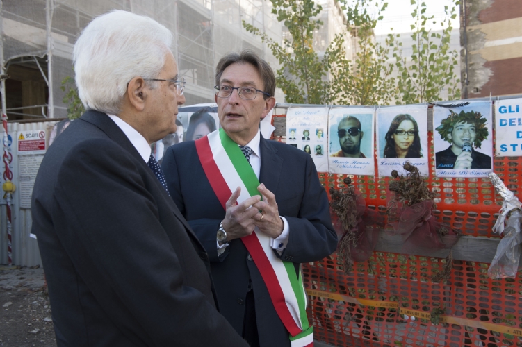 Il Presidente Sergio Mattarella con il Sindaco dell'Aquila Massimo Cialente visita la Casa dello Studente