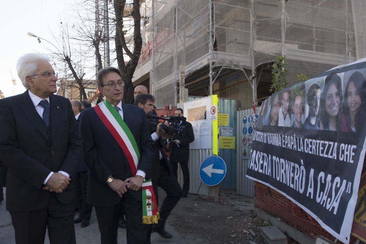 Il Presidente Sergio Mattarella con il Sindaco dell'Aquila Massimo Cialente visita la Casa dello Studente