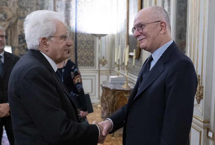 Il Presidente Sergio Mattarella accoglie Walter Barberis, Presidente della Giulio Einaudi Editore,  per la presentazione della nuova edizione delle opere complete di Primo Levi 