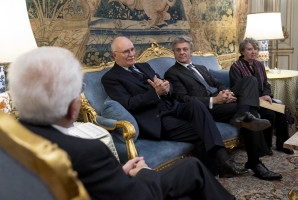 Il Presidente Sergio Mattarella con Walter Barberis, Presidente della Giulio Einaudi Editore, con una delegazione, per la presentazione della nuova edizione delle opere complete di Primo Levi 