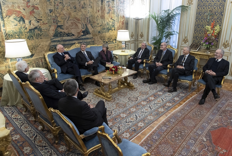 Il Presidente Sergio Mattarella con Walter Barberis, Presidente della Giulio Einaudi Editore, con una delegazione, per la presentazione della nuova edizione delle opere complete di Primo Levi 