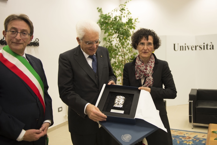 Il Presidente Sergio Mattarella con il Rettore dell'Università degli Studi dell'Aquila, 