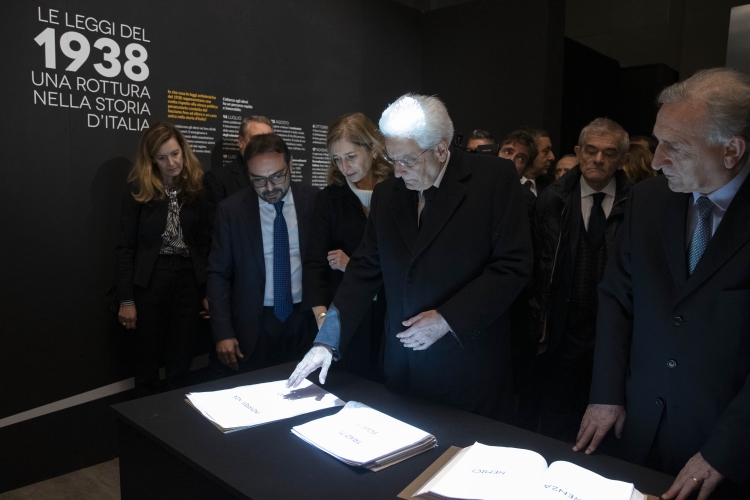 Il Presidente della Repubblica Sergio Mattarella visita la mostra sulle leggi razziali dal titolo "Che razza di Storia" al Polo '900.
