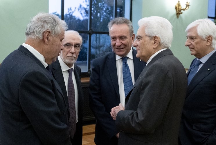 Il Presidente Sergio Mattarella con il Presidente della Corte dei Conti Angelo Buscema, il Presidente aggiunto della Corte dei Conti Adolfo Teobaldo De Girolamo e il Procuratore Generale della Corte dei Conti Alberto Avoli, in occasione dell'incontro con i Magistrati di nuova nomina della Corte
