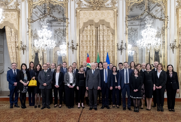 Il Presidente Sergio Mattarella e il Presidente della Corte dei Conti Angelo Buscema con i Magistrati di nuova nomina della Corte dei Conti