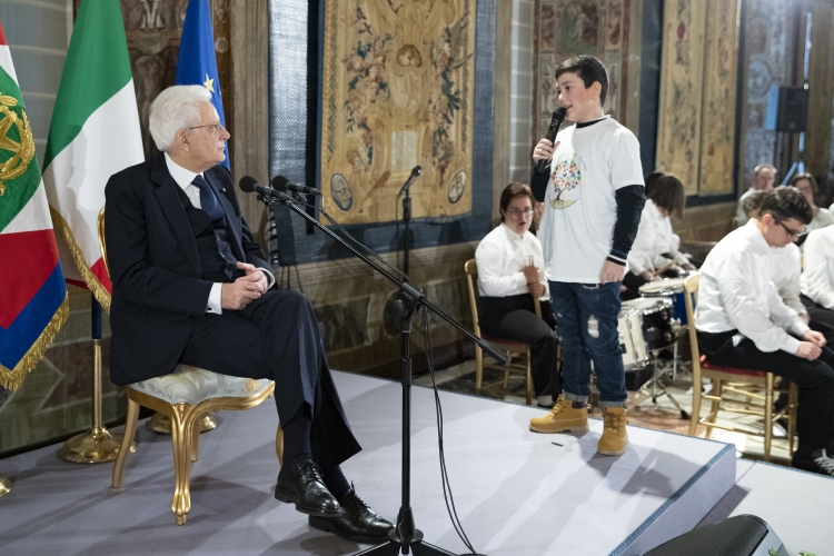 Il Presidente Sergio Mattarella incontra le scolaresche delle Scuole primarie in occasione Giornata internazionale delle persone con disabilità.
