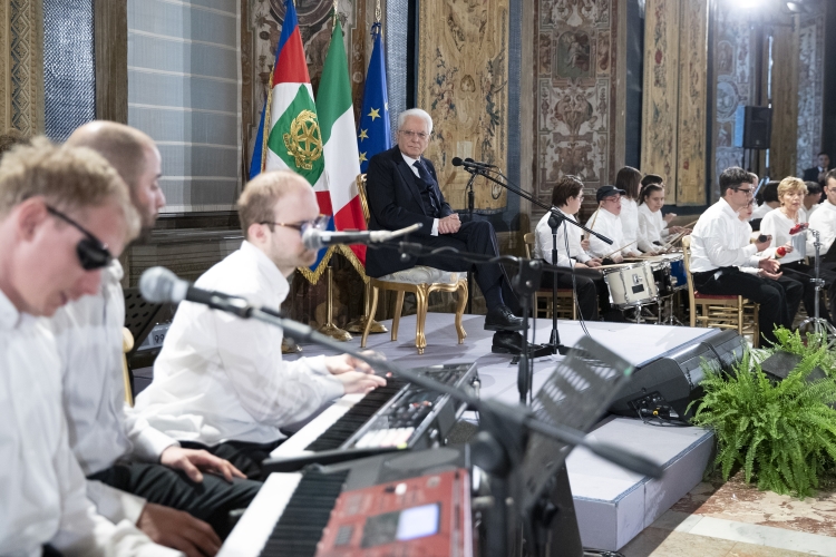 Il Presidente Sergio Mattarella incontra le scolaresche delle Scuole primarie in occasione Giornata internazionale delle persone con disabilità.
