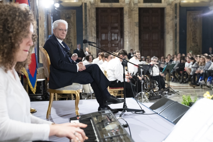 Il Presidente Sergio Mattarella incontra le scolaresche delle Scuole primarie in occasione Giornata internazionale delle persone con disabilità.
