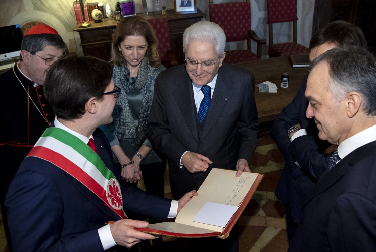 Il Presidente della Repubblica Sergio Mattarella con Dario Nardella, Sindaco di Firenze e Enrico Rossi, Presidente della Regione Toscana, in occasione della cerimonia di inaugurazione dell’anno accademico 2018-2019 dell’Università degli Studi di Firenze