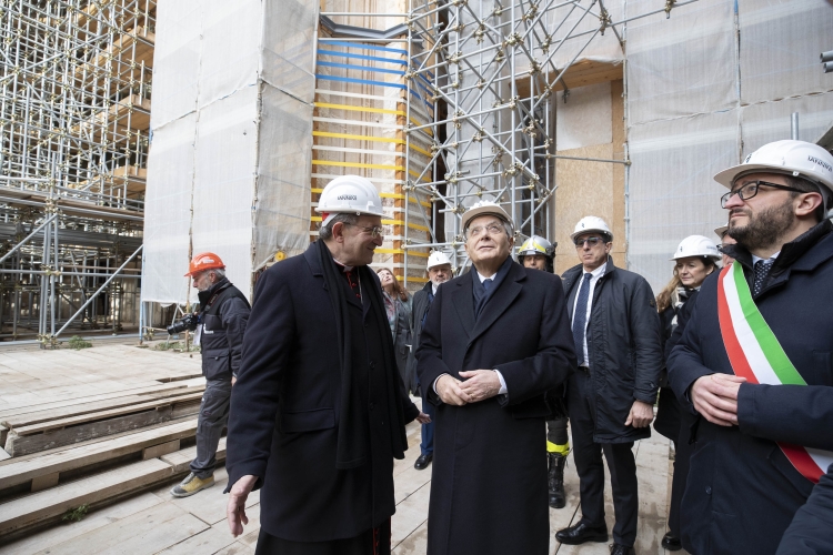 Il Presidente della Repubblica Sergio Mattarella con il Cardinale Giuseppe Petrocchi visita il Duomo 
