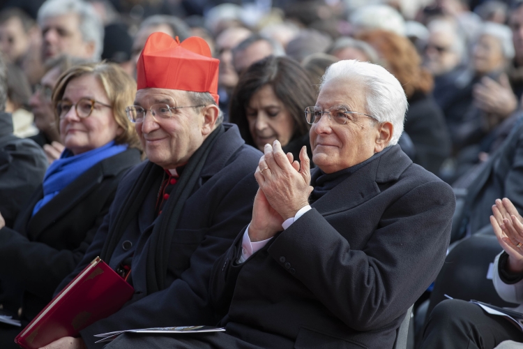 Il Presidente della Repubblica Sergio Mattarella con il Cardinale Giuseppe Petrocchi e Nathalie Loiseau, ministra degli Affari Europei della Repubblica Francese, in occasione della Festa della rinascita per la riapertura della Chiesa di Santa Maria del Suffragio