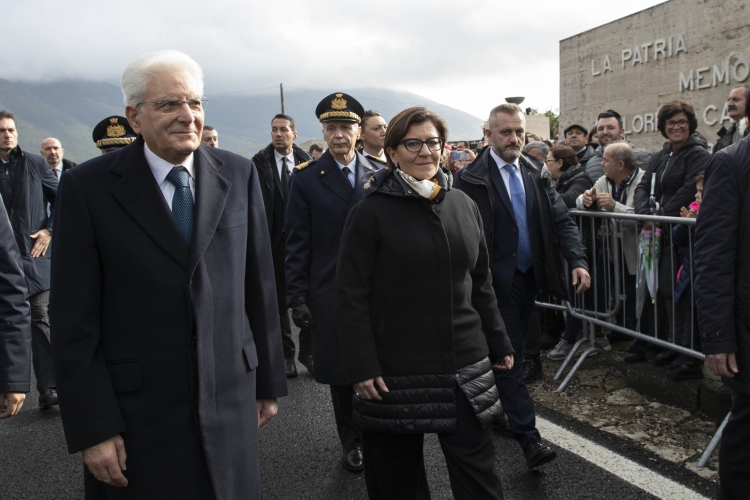 Il Presidente della Repubblica Sergio Mattarella al Sacrario Militare di Mignano Monte Lungo, con Elisabetta Trenta, Ministro della Difesa,in occasione della cerimonia del 75°anniversario della battaglia di Monte Lungo.