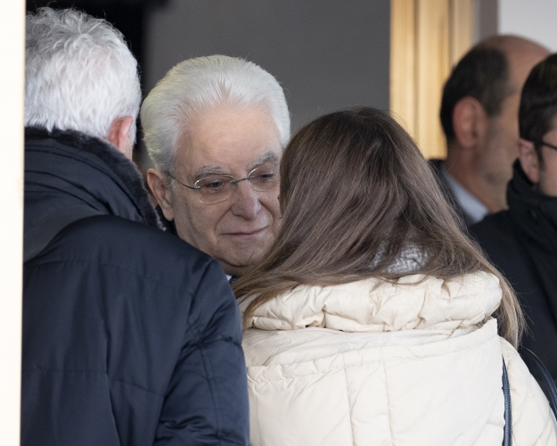 Il Presidente Sergio Mattarella con il padre e la fidanzata di Antonio Megalizzi
