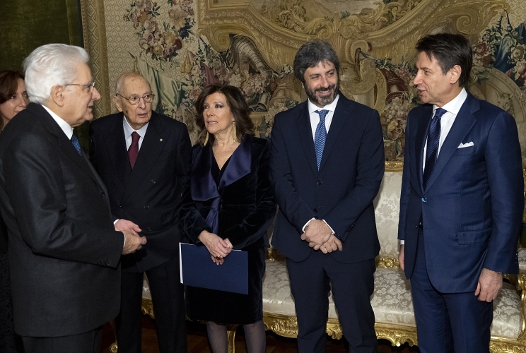 Il Presidente Sergio Mattarella con il Presidente Emerito Giorgio Napolitano, la Presidente del Senato Maria Elisabetta Alberti Casellati, il Presidente della Camera dei Deputati Roberto Fico e il Presidente del Consiglio dei Ministri Giuseppe Conte, in occasione della cerimonia degli auguri di fine anno con i rappresentanti delle Istituzioni, delle forze politiche e della società civile 