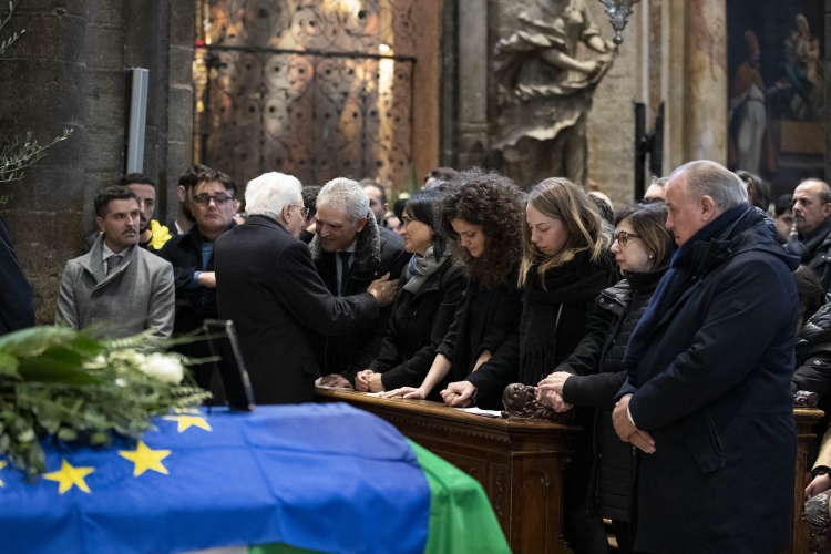Il Presidente Sergio Mattarella con i familiari di Antonio Megalizzi alle esequie solenni del giovane giornalista ucciso nell'attentato a Strasburgo