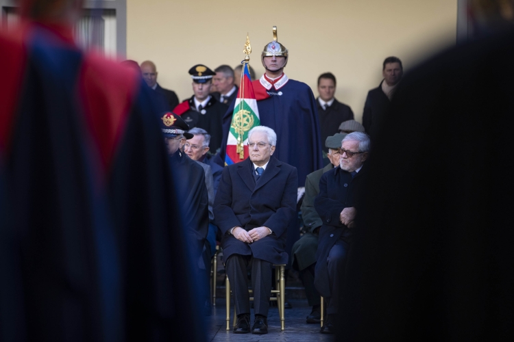 Il Presidente Sergio Mattarella nella Caserma "Magg. Alessandro Negri di Sanfront",in occasione della cerimonia di cambio del Comandante dei Corazzieri Gen.Alessandro Casarsa e Col.Luciano Magrini, rispettivamente uscente ed entrante.
