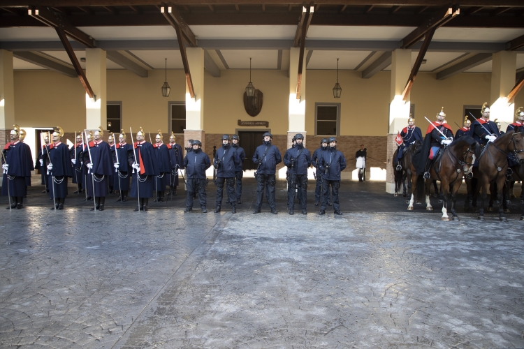 Il Presidente Sergio Mattarella nella Caserma "Magg. Alessandro Negri di Sanfront",in occasione della cerimonia di cambio del Comandante dei Corazzieri Gen.Alessandro Casarsa e Col.Luciano Magrini, rispettivamente uscente ed entrante.