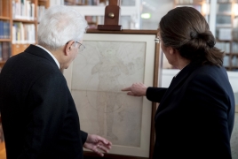 Il Presidente della Repubblica Sergio Mattarella  nel corso della visita della collezione dei disegni di Botticelli, conservati al Kulturforum
