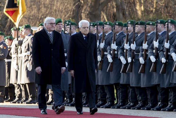 Il Presidente della Repubblica Sergio Mattarella e il Presidente della Repubblica Federale di Germania Frank-Walker Steinmeier in occasione deglii onori militari