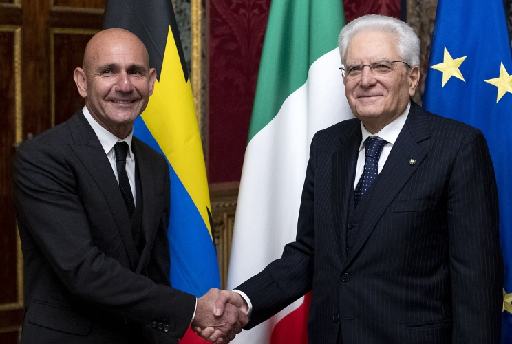 Il Presidente Sergio Mattarella con S.E. il Signor Jeffery Hadeed, nuovo Ambasciatore di Antigua e Barbuda , in occasione della presentazione delle Lettere Credenziali 