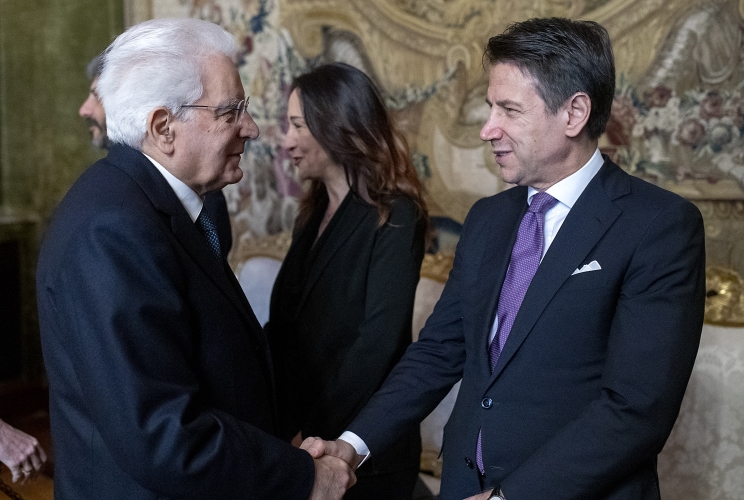 Il Presidente Sergio Mattarella saluto il Presidente del Consiglio dei Ministri Giuseppe Conte, in occasione della celebrazione del “Giorno della Memoria”