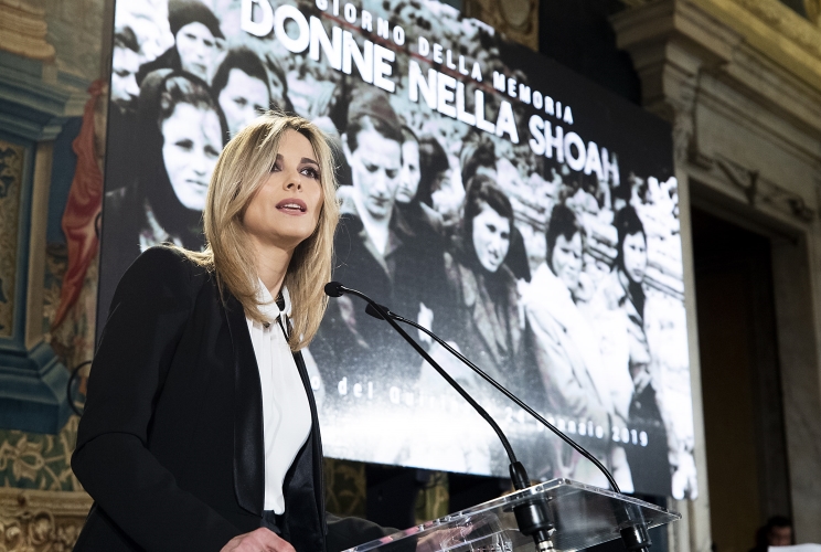 La conduttrice Francesca Fialdini nel corso della celebrazione del "Giorno della Memoria"