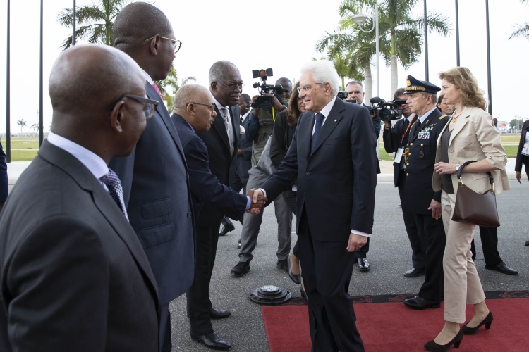 Il Presidente della Repubblica Sergio Mattarella e la Sig.ra Laura, al Memoriale di Agostinho Neto, in occasione della visita di Stato nella Repubblica dell'Angola
 