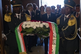 Il Presidente della Repubblica Sergio Mattarella e la Sig.ra Laura,al Memoriale di Agostinho Neto per la cerimonia di deposizione di una corona, in occasione della visita di Stato nella Repubblica dell'Angola.
(Foto Francesco Ammendola - Ufficio Stampa e Comunicazione  della Presidenza della Repubblica)