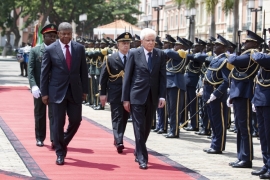 Il Presidente della Repubblica Sergio Mattarella a Palazzo Presidenziale con il Presidente della Repubblica dell'Angola, João Lourenço durante gli onori militari