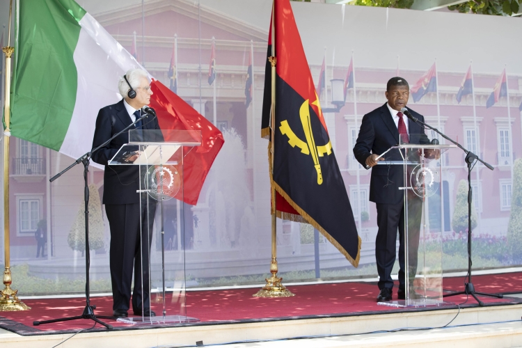 Il Presidente della Repubblica Sergio Mattarella e il  Presidente della Repubblica dell'Angola, João Lourençoa durante le dichiarazioni alla stampa  
