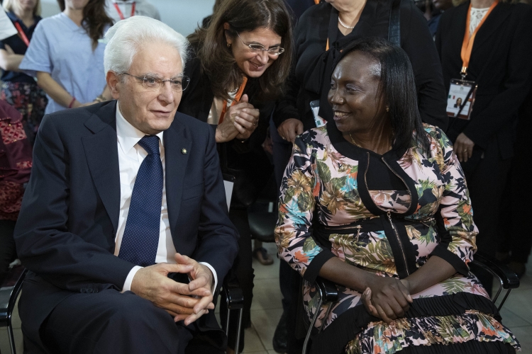 Il Presidente della Repubblica Sergio Mattarella con il Ministro della Salute della Repubblica dell'Angola, in occasione della visita all'Ospedale Divina Provvidenza
