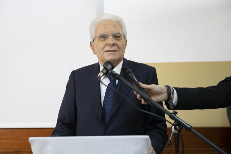Il Presidente della Repubblica Sergio Mattarella in occasione della visita all'Ospedale Divina Provvidenza