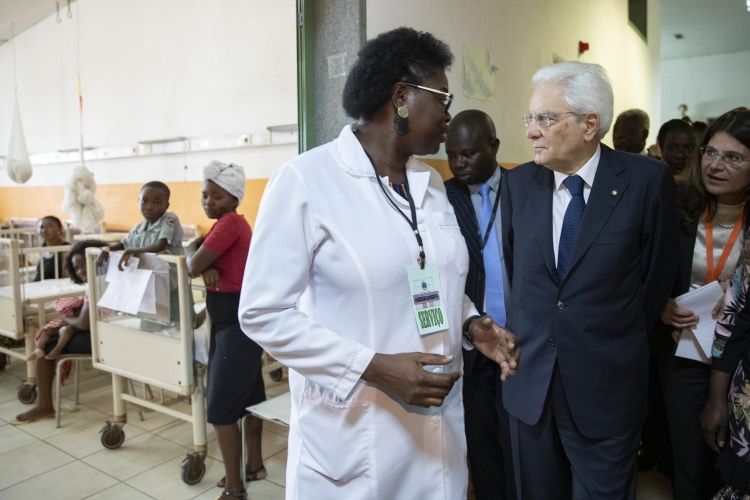 Il Presidente della Repubblica Sergio Mattarella in occasione della visita all'Ospedale Divina Provvidenza