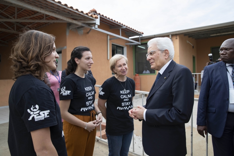 Il Presidente della Repubblica Sergio Mattarella in occasione della visita all'Ospedale Divina Provvidenza