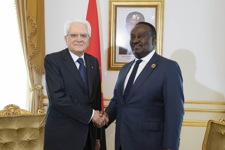 Il Presidente della Repubblica Sergio Mattarella al Palazzo dell'Assemblea Nazionale con il Presidente Fernando da Piedade Dias dos Santos