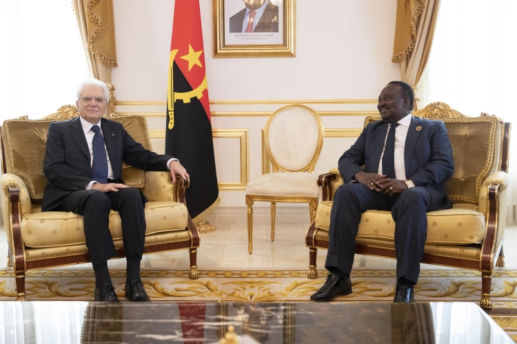 Il Presidente della Repubblica Sergio Mattarella al Palazzo dell'Assemblea Nazionale con il Presidente Fernando da Piedade Dias dos Santos
