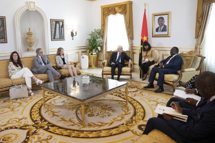 Il Presidente della Repubblica Sergio Mattarella con la Sig.ra Laura, al Palazzo dell'Assemblea Nazionale con il Presidente Fernando da Piedade Dias dos Santos
