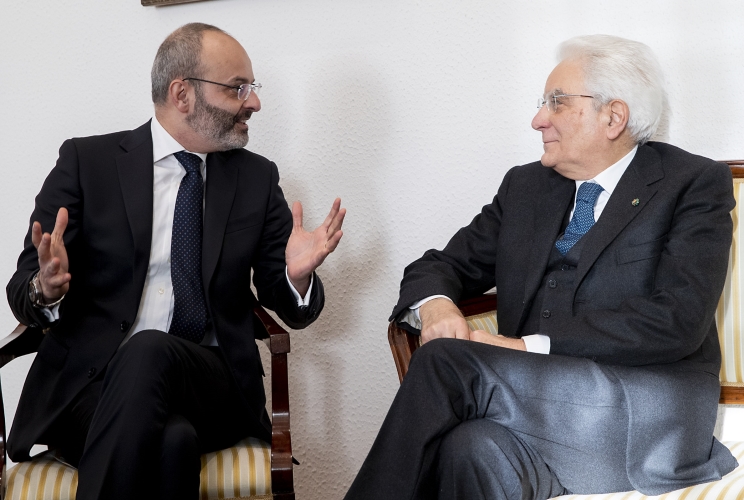 Il Presidente Sergio Mattarella con Francesco Minisci, Presidente dell'Associazione Nazionale Magistrati, in occasione del 110° anniversario di fondazione dell'Associazione