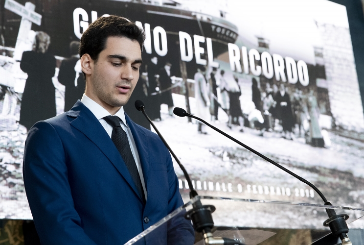 Lettura di una pagina di "Addio alla Città di Pola" di Monsignor Antonio Santin, da parte dello studente Pietro Riva, in occasione della celebrazione del "Giorno del Ricordo"