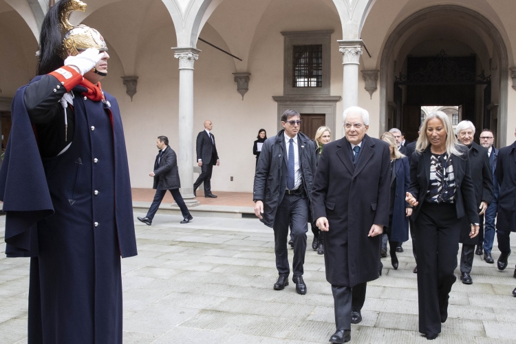 Il Presidente della Repubblica Sergio Mattarella all'Istituto degli Innocenti di Firenze con il Presidente dell'Istituto, Maria Grazia Giuffrida.
