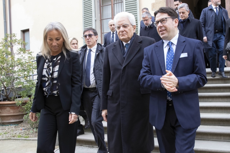 Il Presidente della Repubblica Sergio Mattarella con Maria Grazia Giuffrida, Presidente dell'Istituto, in occasione della visita per la cerimonia dei 600 anni dell'Istituto degli Innocenti di Firenze
