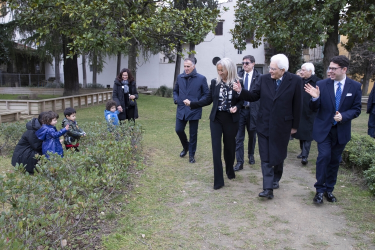 Il Presidente della Repubblica Sergio Mattarella con Maria Grazia Giuffrida, Presidente dell'Istituto, in occasione della visita per la cerimonia dei 600 anni dell'Istituto degli Innocenti di Firenze
